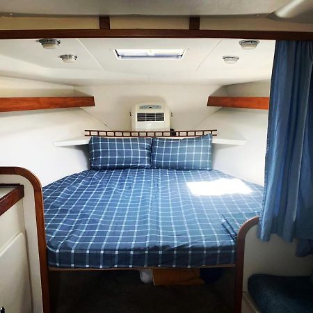 Cozy Private Two Rooms Yacht In Barcelona With Free Parking Sant Adrià de Besòs Esterno foto