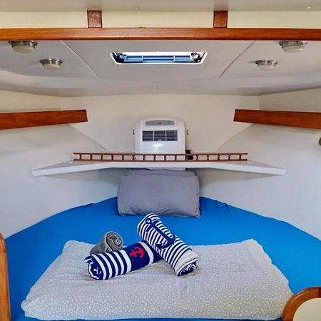 Cozy Private Two Rooms Yacht In Barcelona With Free Parking Sant Adrià de Besòs Esterno foto