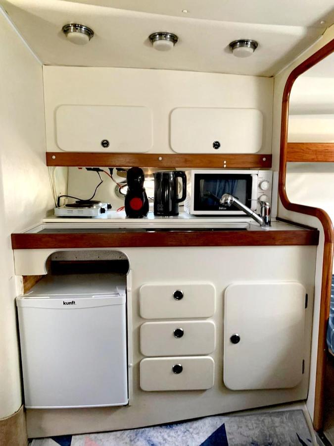 Cozy Private Two Rooms Yacht In Barcelona With Free Parking Sant Adrià de Besòs Esterno foto