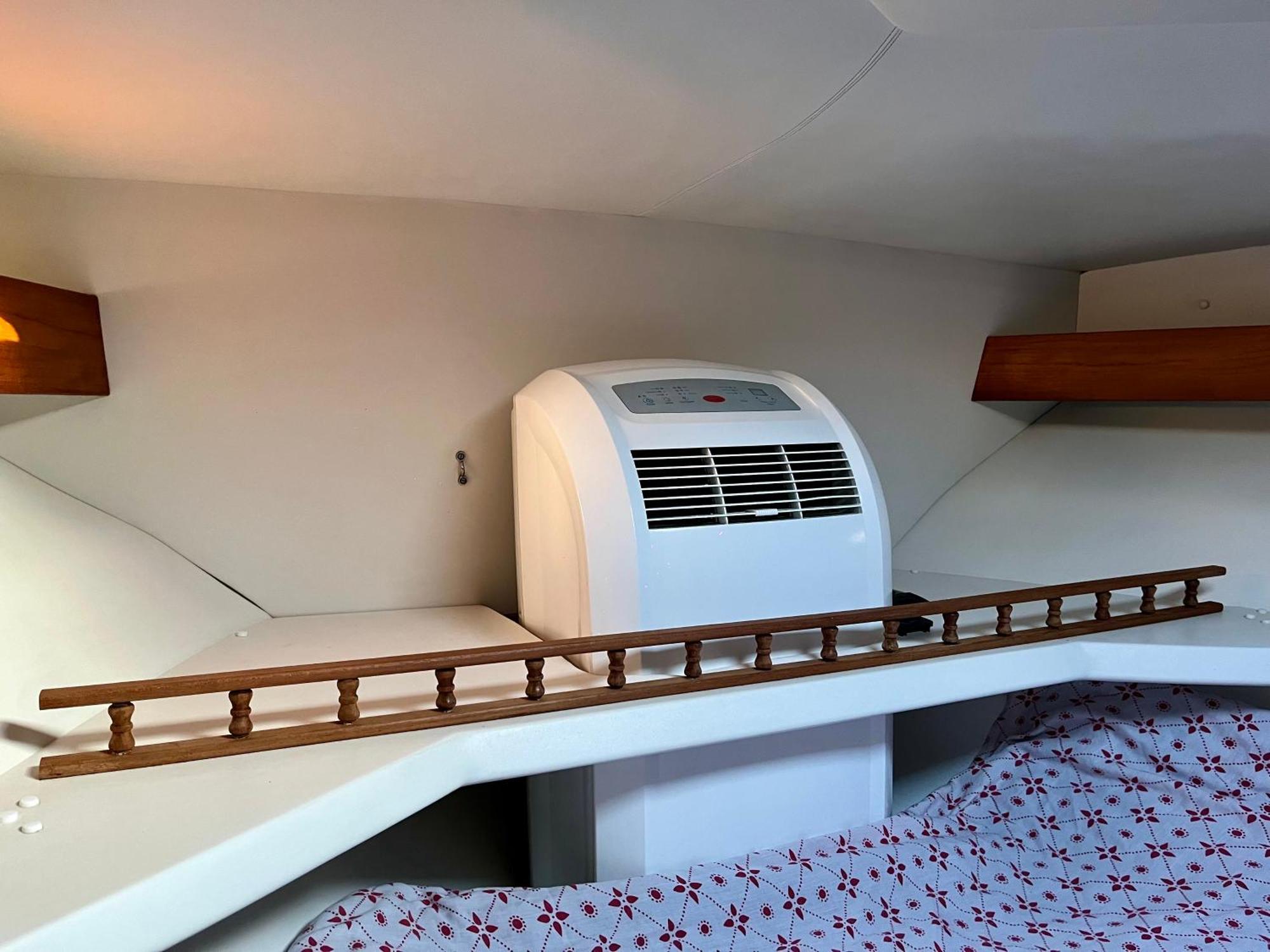 Cozy Private Two Rooms Yacht In Barcelona With Free Parking Sant Adrià de Besòs Esterno foto